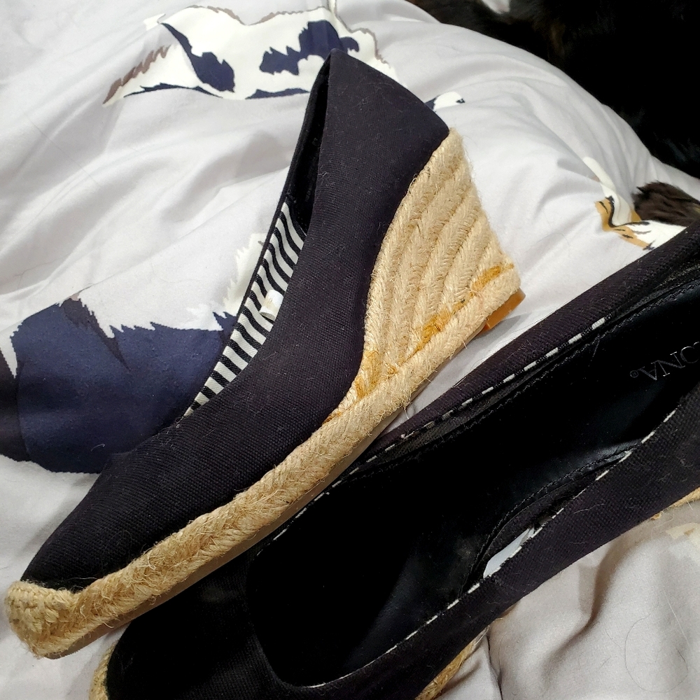 MERONA SIZE 8 1/2 WEDGE WORN TWICE